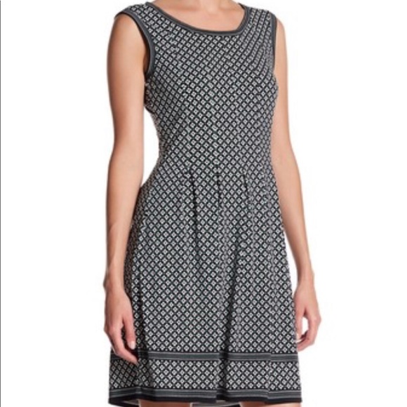 Max Studio Dresses & Skirts - Max Studio Fit & Flare Floral Dress - Large - NWT